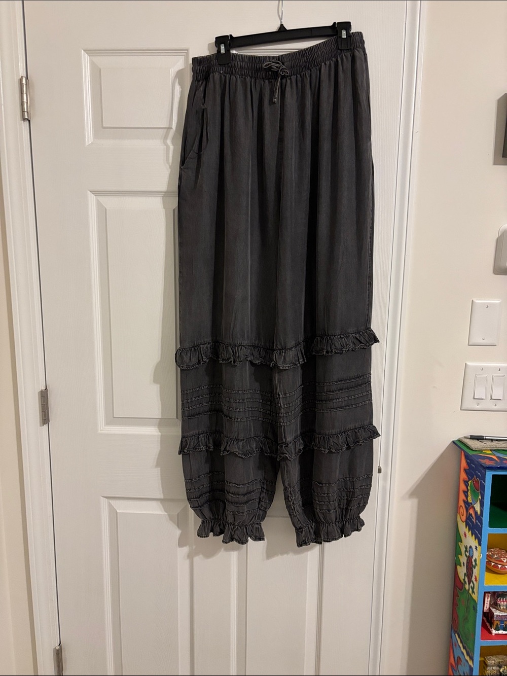 Womens Charcoal Ruffled Tiered Elastic Waist pants